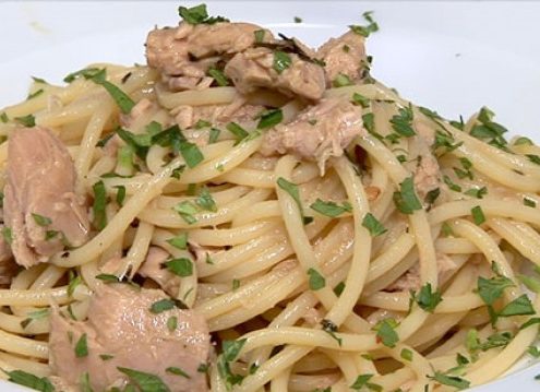 spaghetti con filetti di tonno di cetara